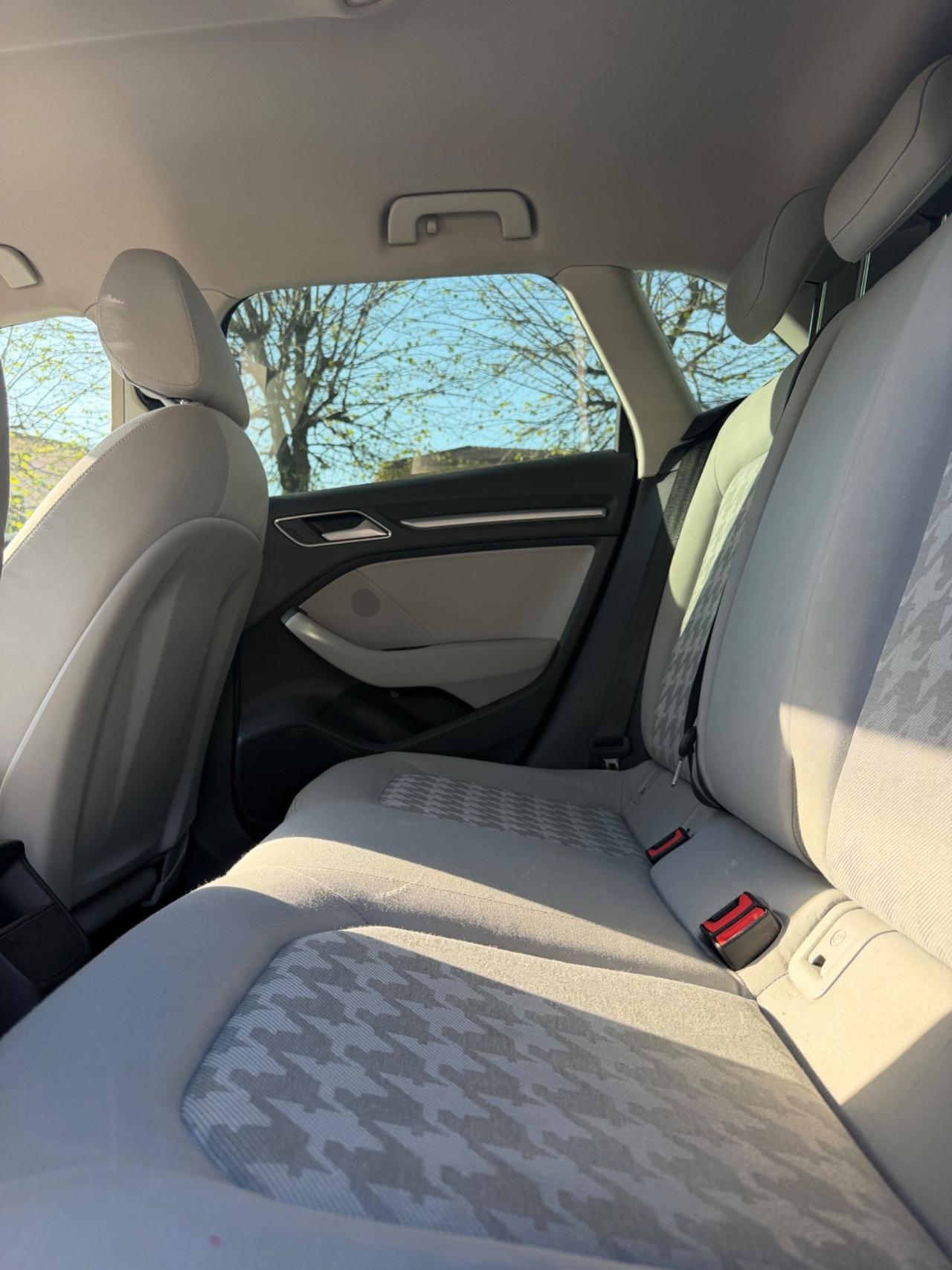 Audi A3 1.6 TDI clean diesel S tronic Ambition