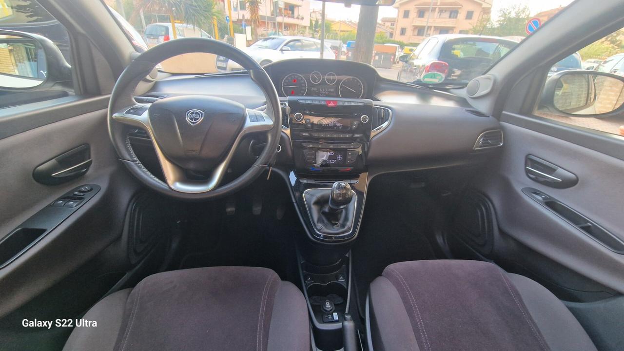 Lancia Ypsilon 1.2 69 CV 5 porte Platinum