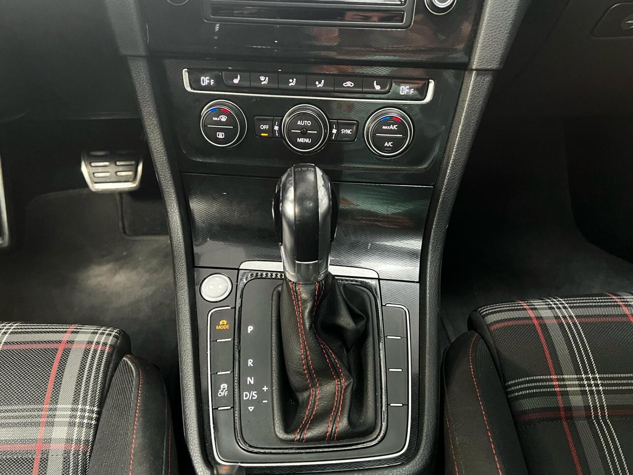 Volkswagen Golf GTI Golf GTI Performance 2.0 TSI 3p. fender edition