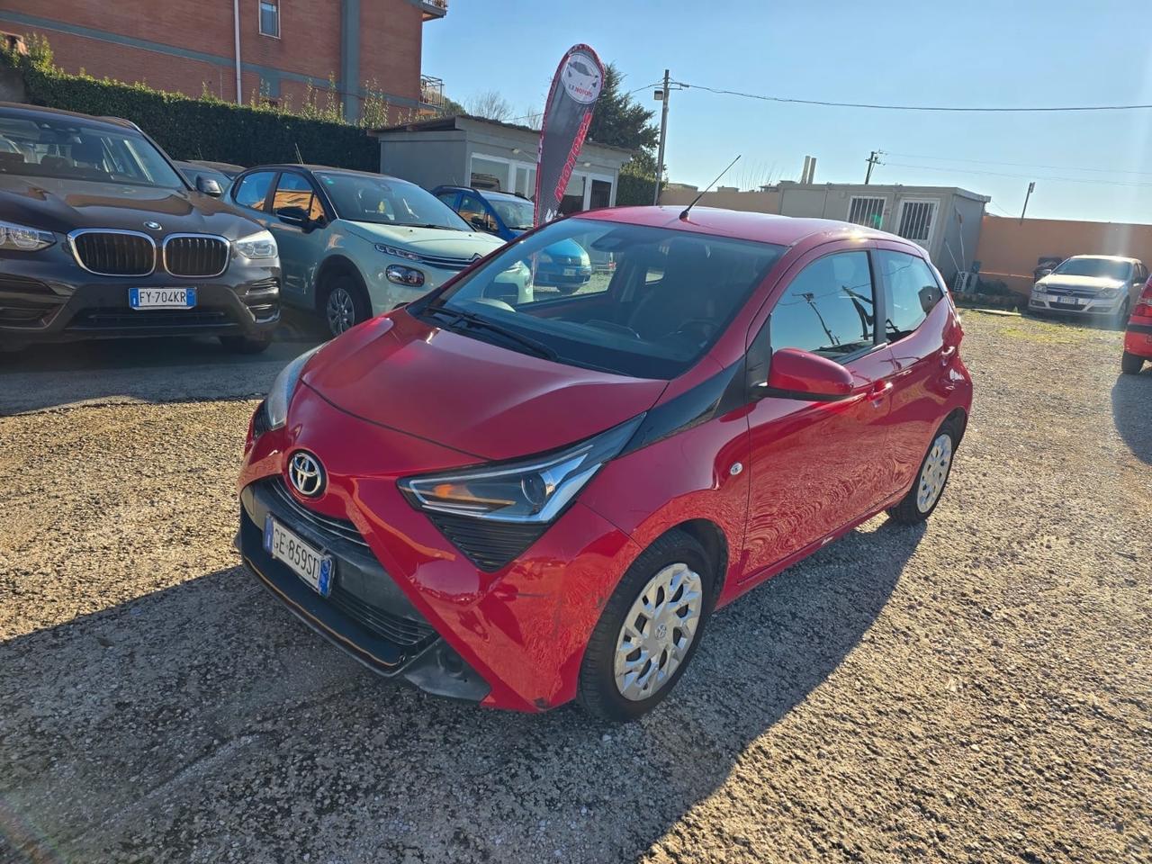 Toyota Aygo Connect 1.0 VVT-i 72 CV 5 porte x-clusiv