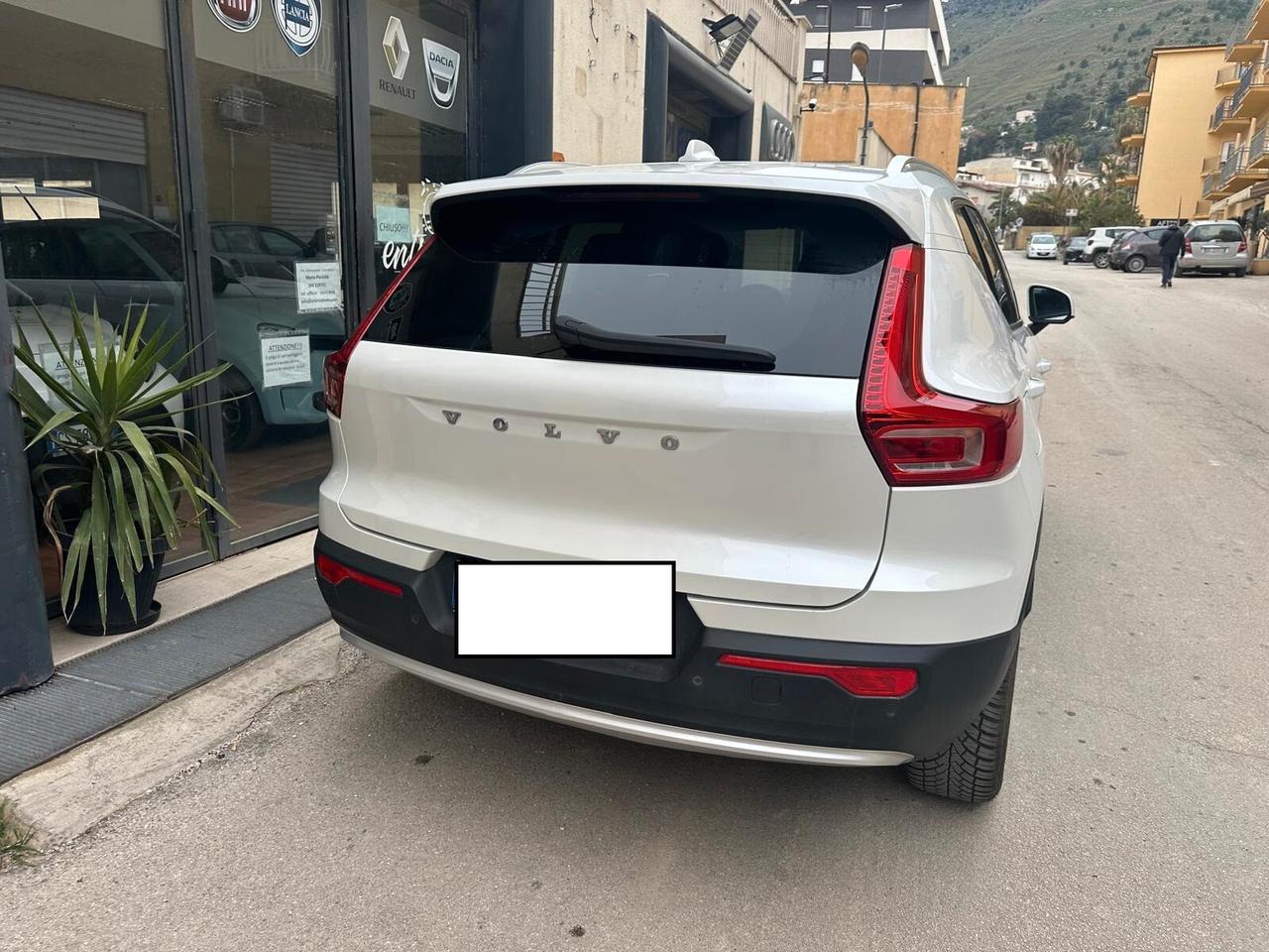 Volvo XC40 B4 2.0Mild Hybrid Core Full Opt. N1 gancio traino