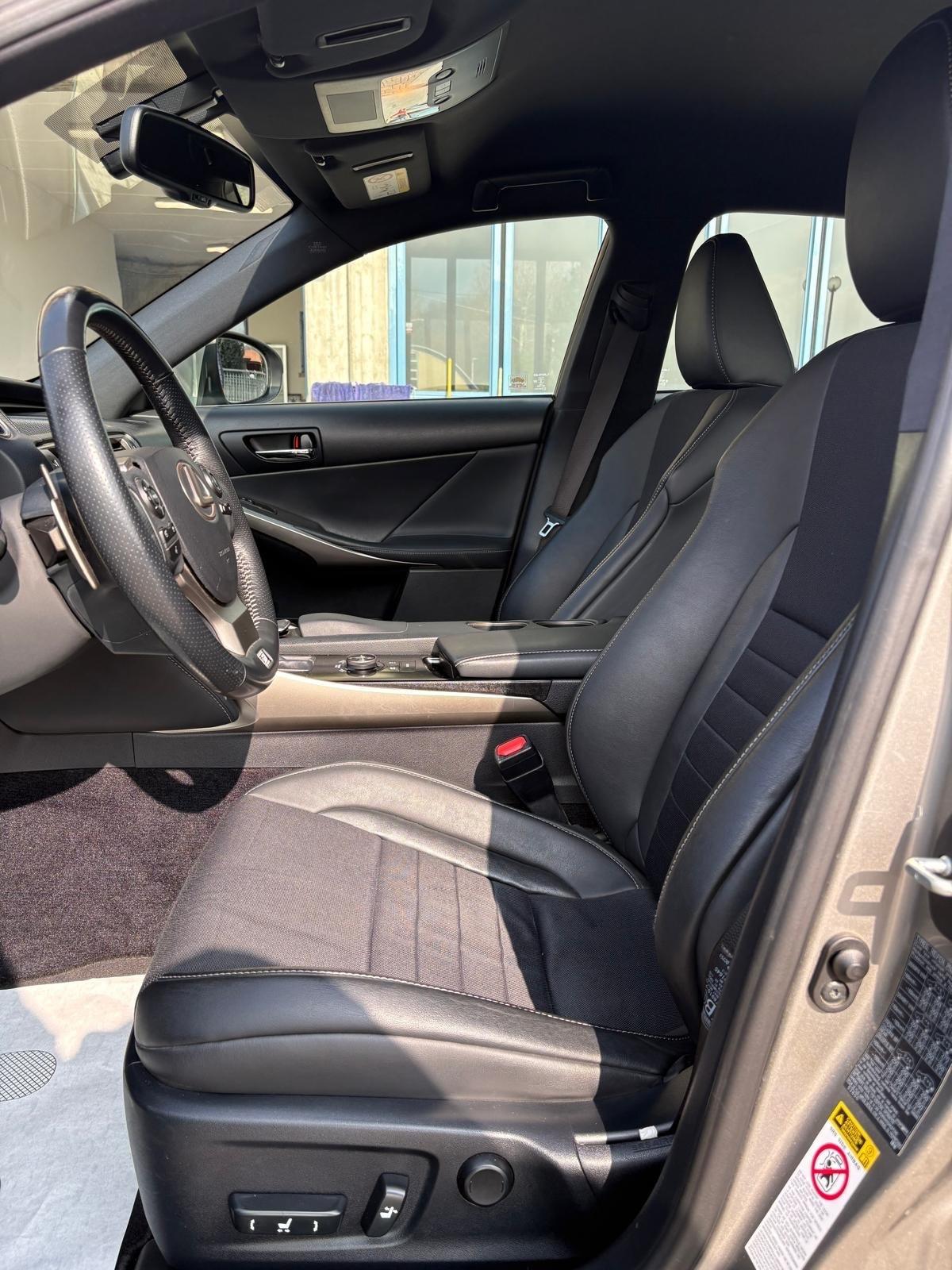 Lexus IS Hybrid FSport