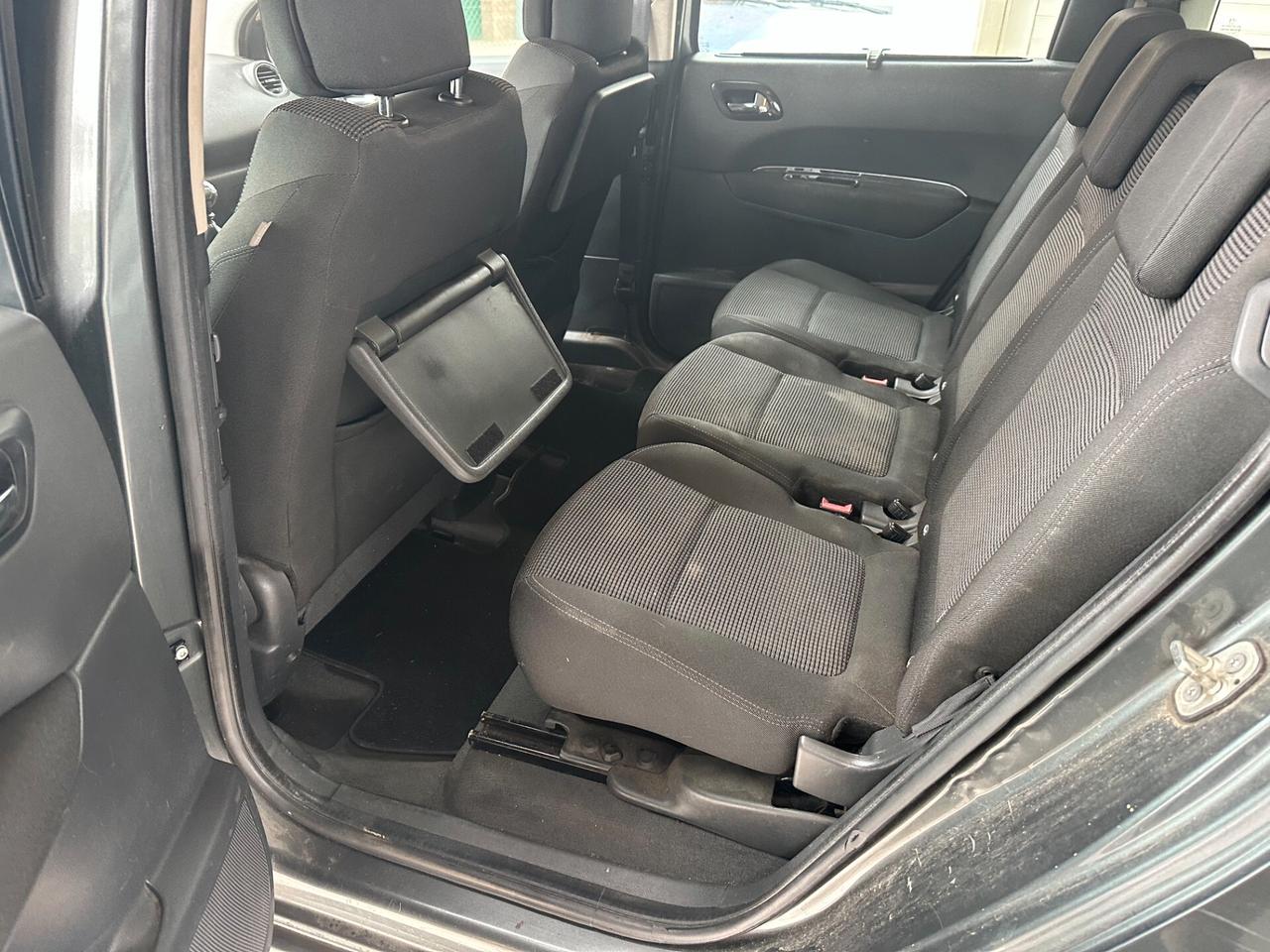 Peugeot 5008 1.6 HDi 110CV (12 RATE)