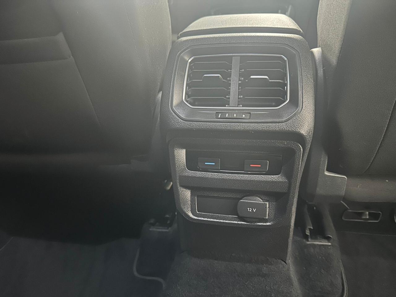 Volkswagen Tiguan 2.0 TDI SCR DSG 4MOTION Business BMT