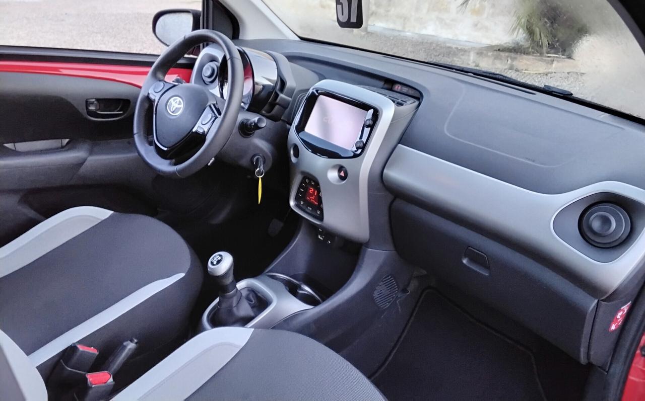 Toyota Aygo 1.0 VVT-i 69 CV 5 porte x-cite