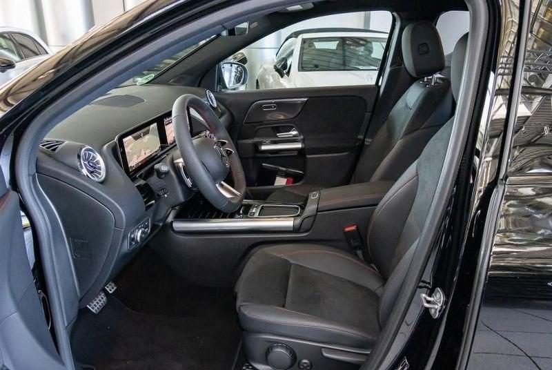 Mercedes-Benz GLA GLA 180 Automatic AMG Line Camera 360° Distronic Multibeam Led 19"