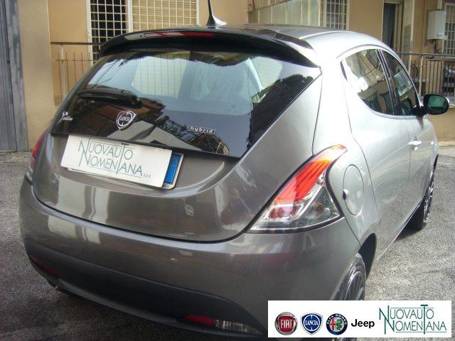 LANCIA Ypsilon 1.0 FireFly S&S Hybrid Silver Vettura Nuova