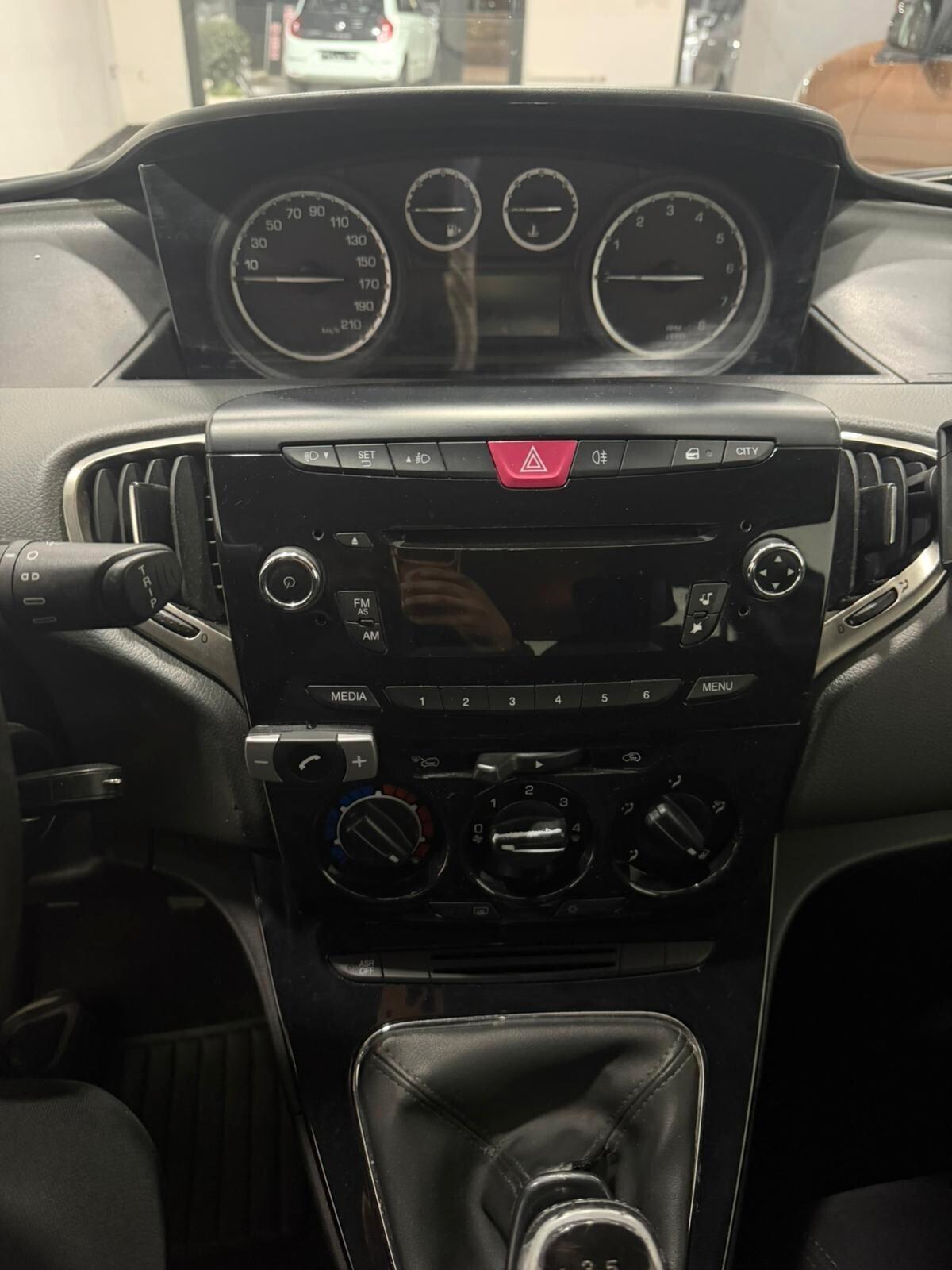 Lancia Ypsilon 1.2 69 CV 5 porte Gold