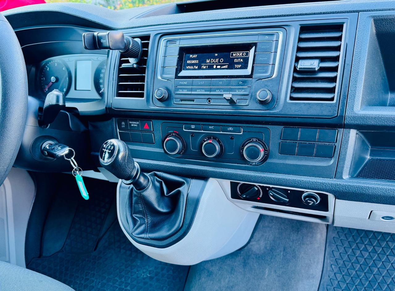 Volkswagen Transporter 2.0 TDI Van 6 Posti