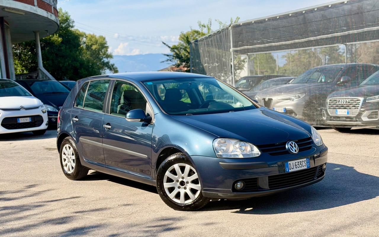 Volkswagen Golf 1,6 benzina km 120,000 ok neopatentati ! ! B