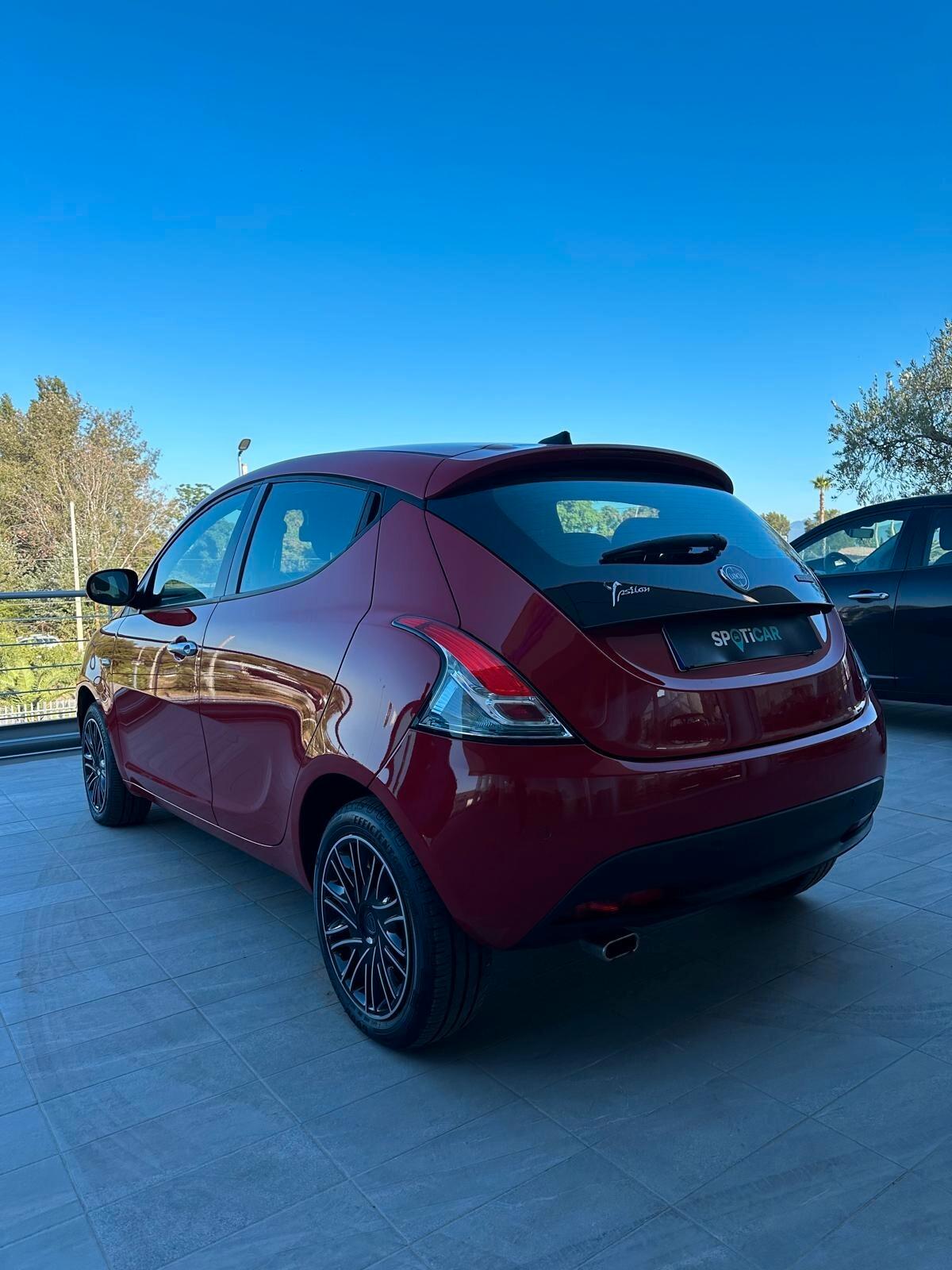 Lancia Ypsilon 1.0 FireFly 5 porte S&S Hybryd Gold