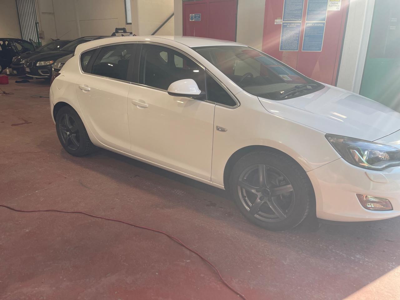 Opel Astra 1.6 Turbo 180CV 5 porte aut. Cosmo S