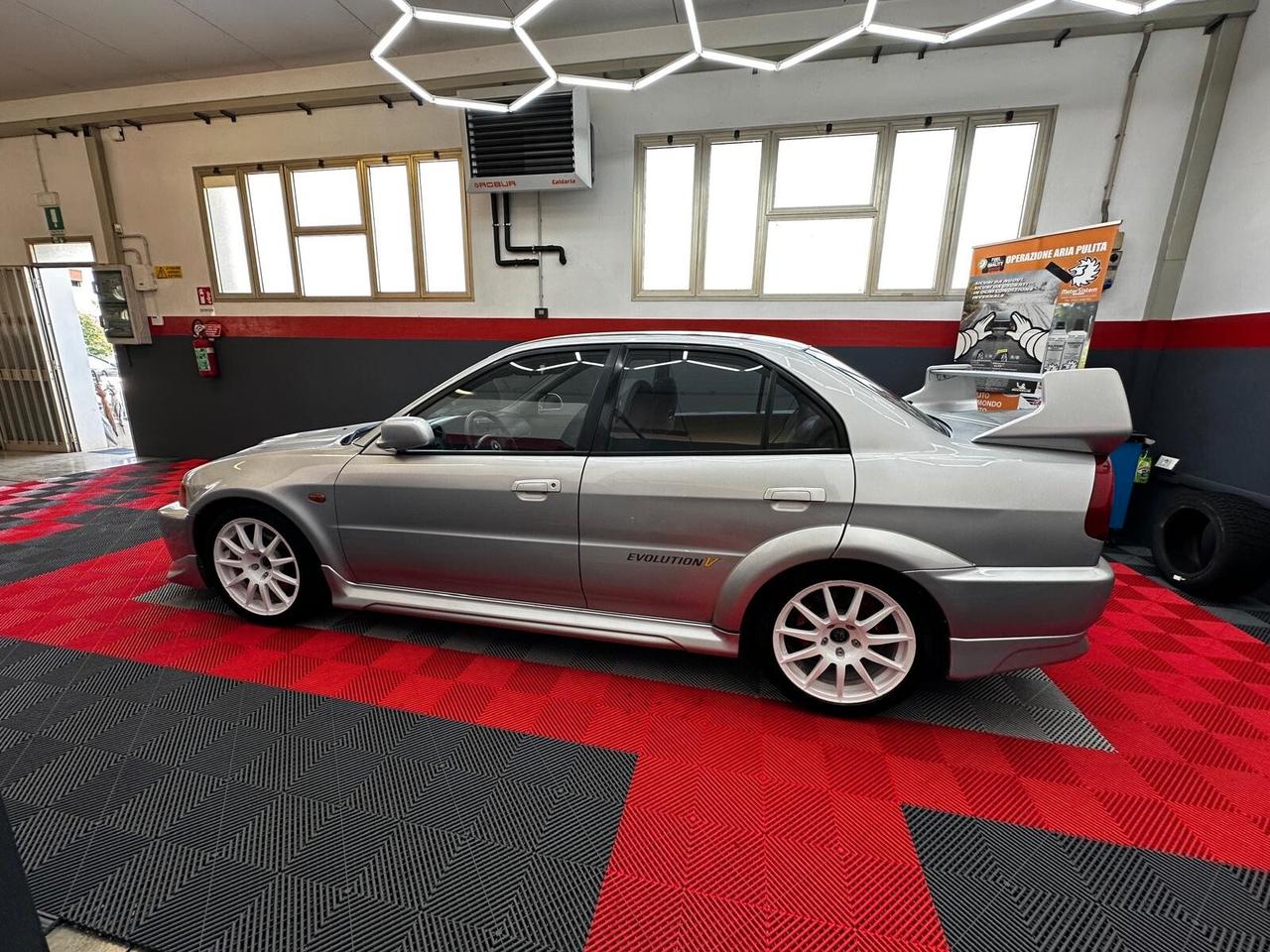 Mitsubishi Lancer EVO V