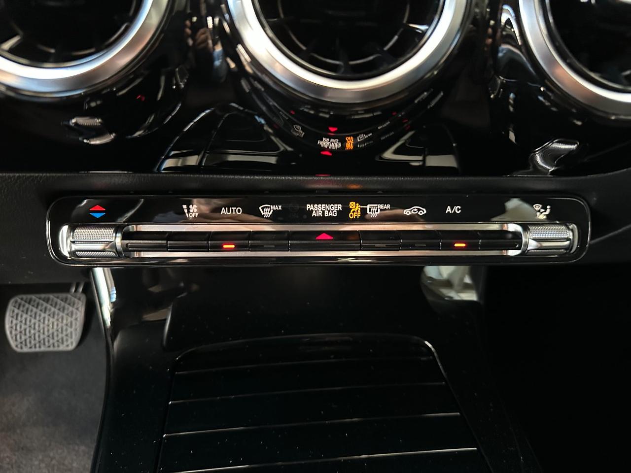 Mercedes CLA Shooting Brake 180 d Sport auto-LED-18"-Camera-Carplay-ACC