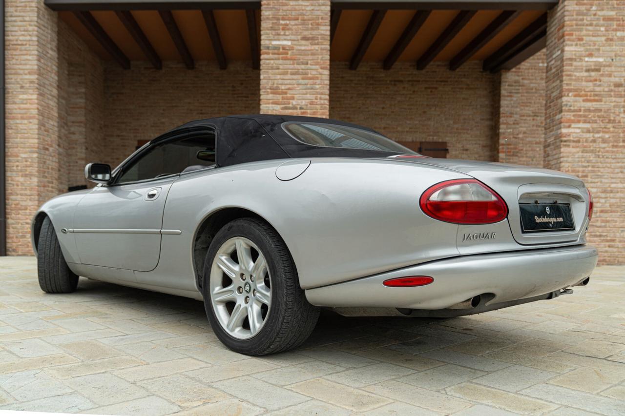 Jaguar XK8 - JAG00081