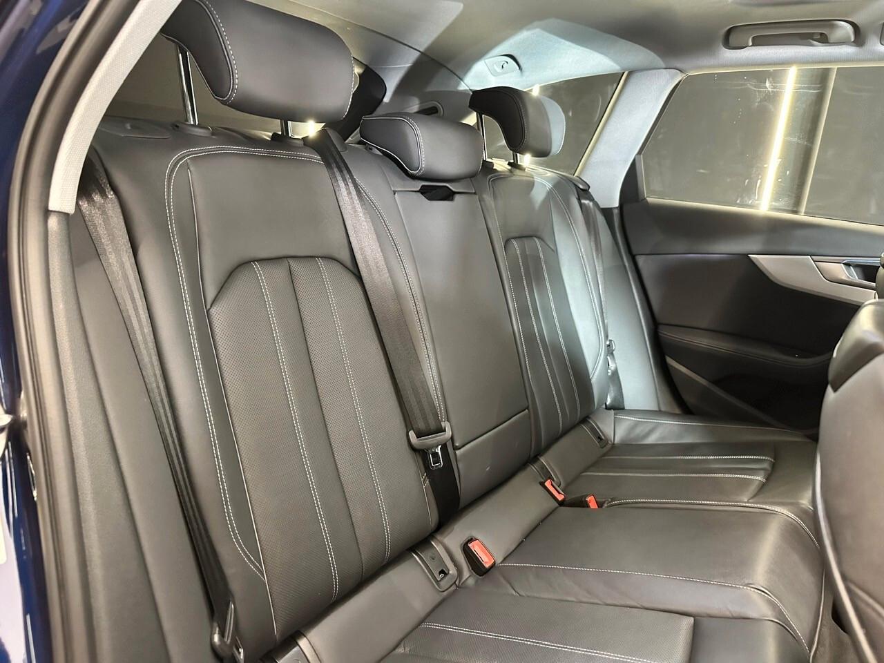 Audi A4 allroad 2.0 204 CV Identity Contrast Full 2024