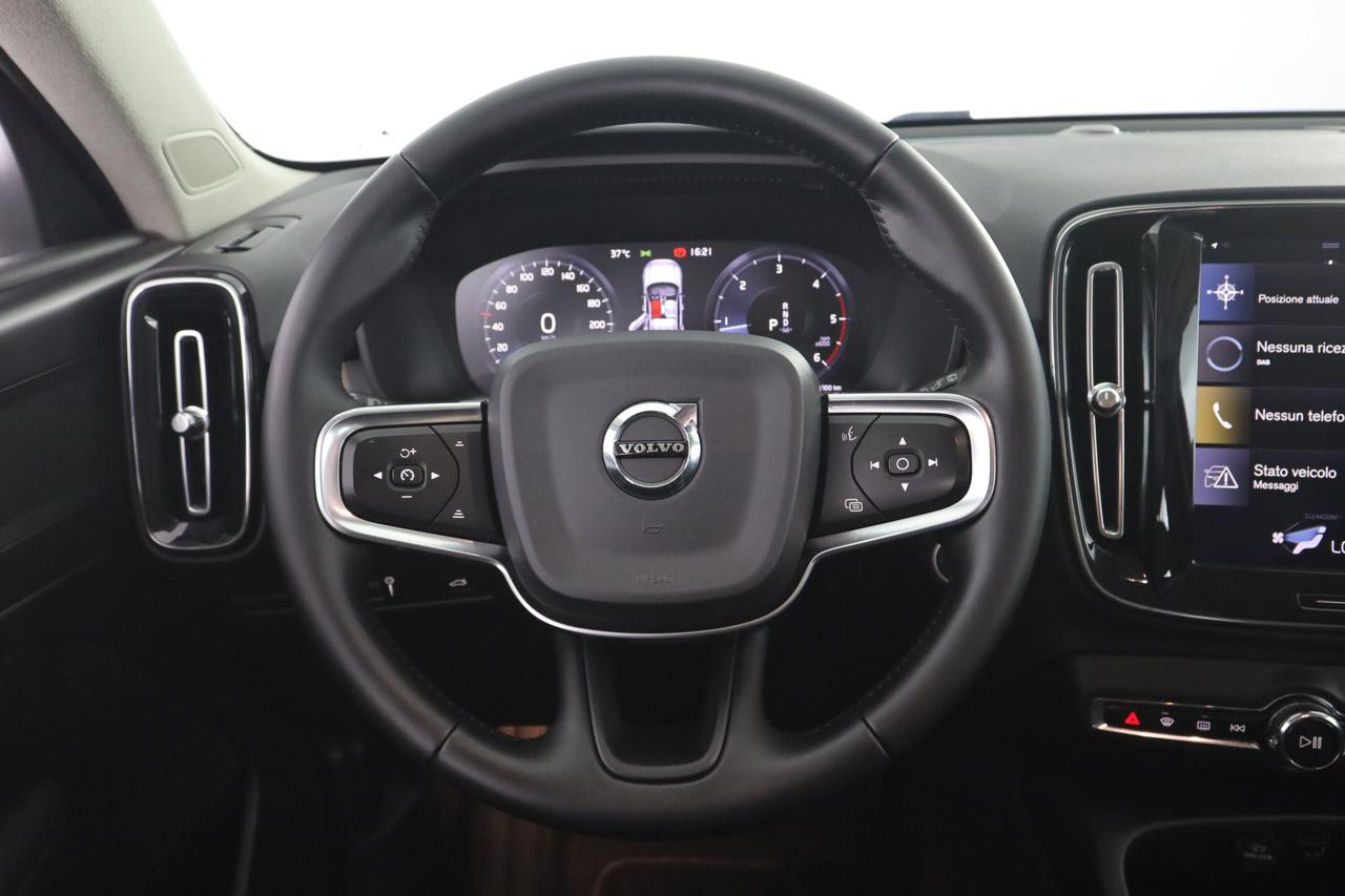 VOLVO XC40 (2017--->) XC40 D4 AWD Geartronic Business Plus/Momentum Pro