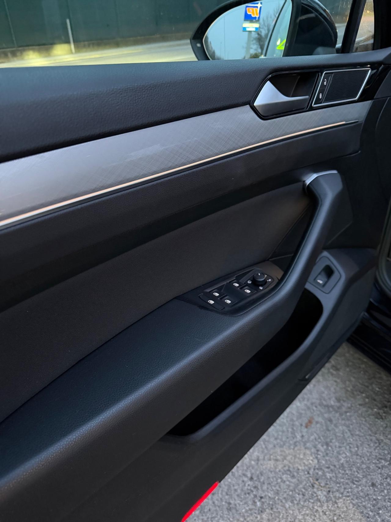 Volkswagen Passat 2.0 TDI SCR 190 CV DSG Executive BMT