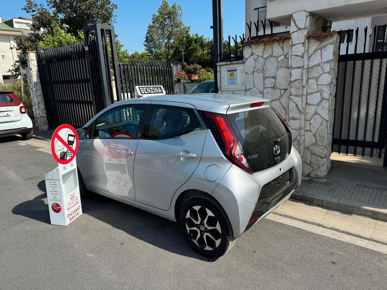 Toyota Aygo Connect 1.0 VVT-i 72 CV 5 porte x-cool MMT AUTOMATICA