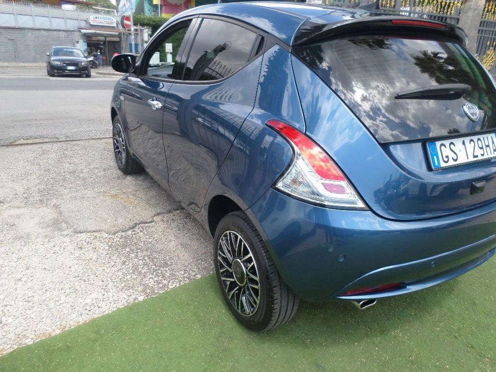 Lancia Ypsilon 1.0 FireFly 5 porte S&S Hybrid Gold Plus