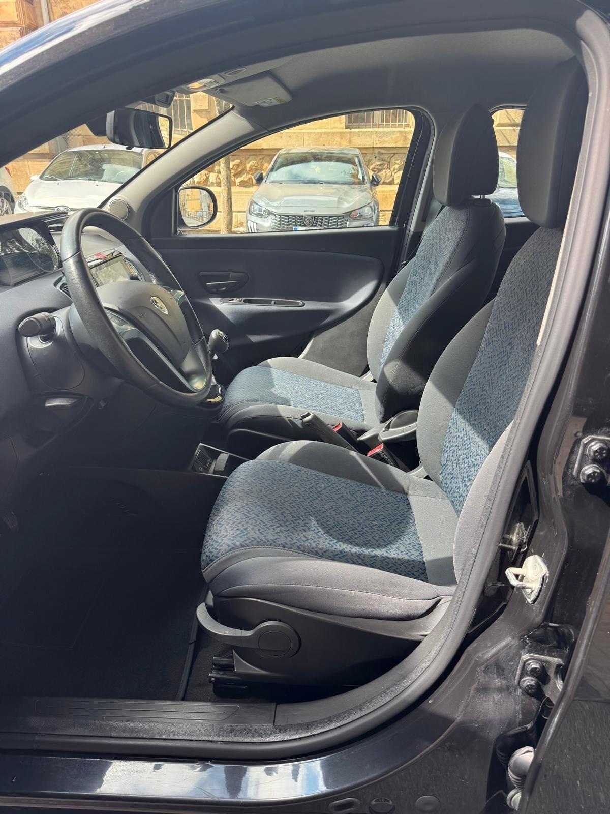 Lancia Ypsilon 1.0 FireFly 5 porte S&S Hybrid Gold