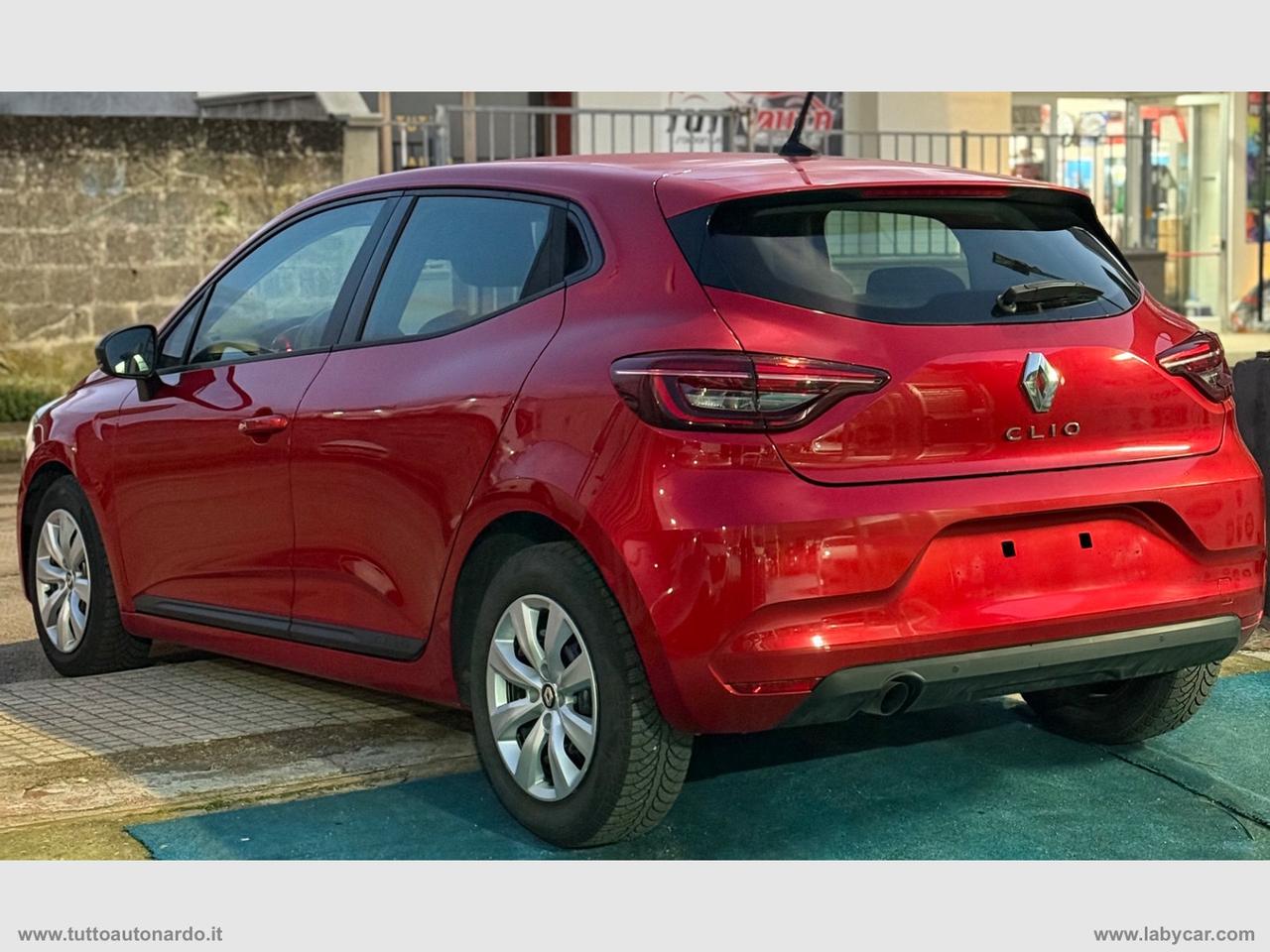 RENAULT Clio dCi 8V 90CV 5p. Moschino Life