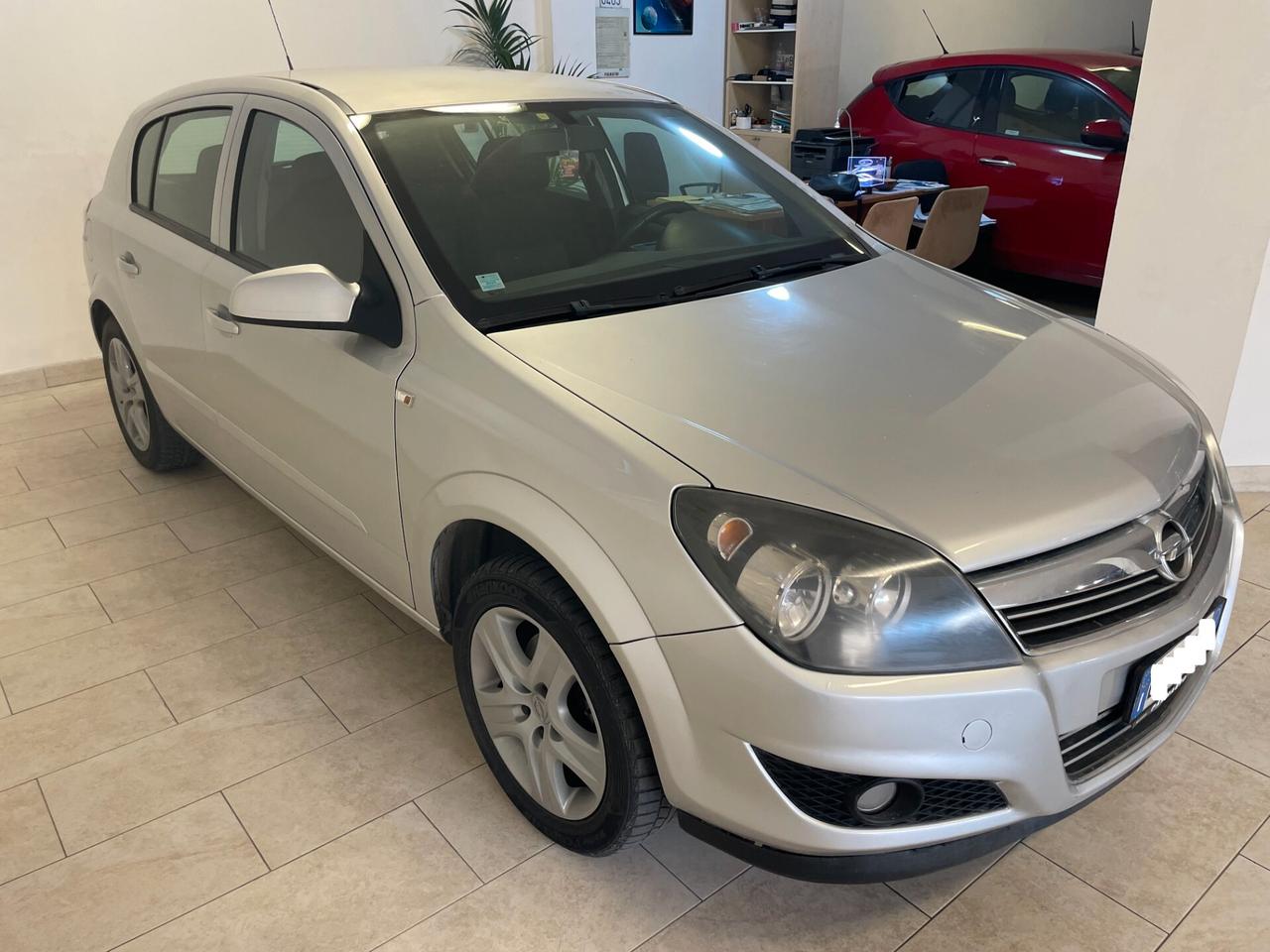 Opel Astra 5p 1.4 GPL FULL TAGLIANDATA NEOPATENTATI