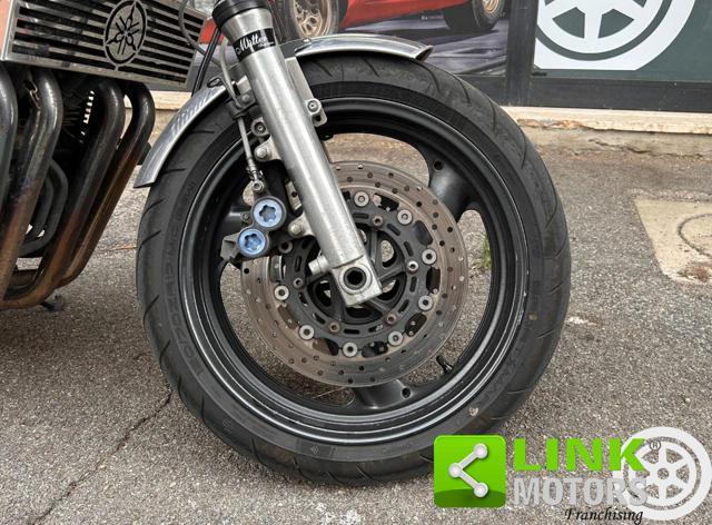 YAMAHA XJR 1300 racer