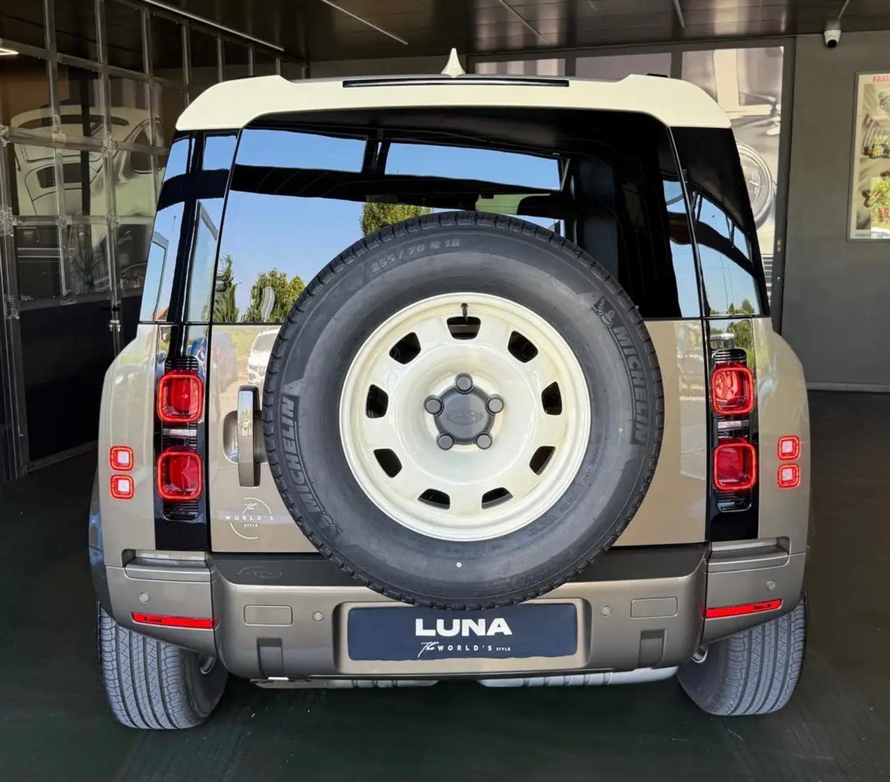 Land Rover Defender 110 3.0D I6 200 CV AWD Auto S