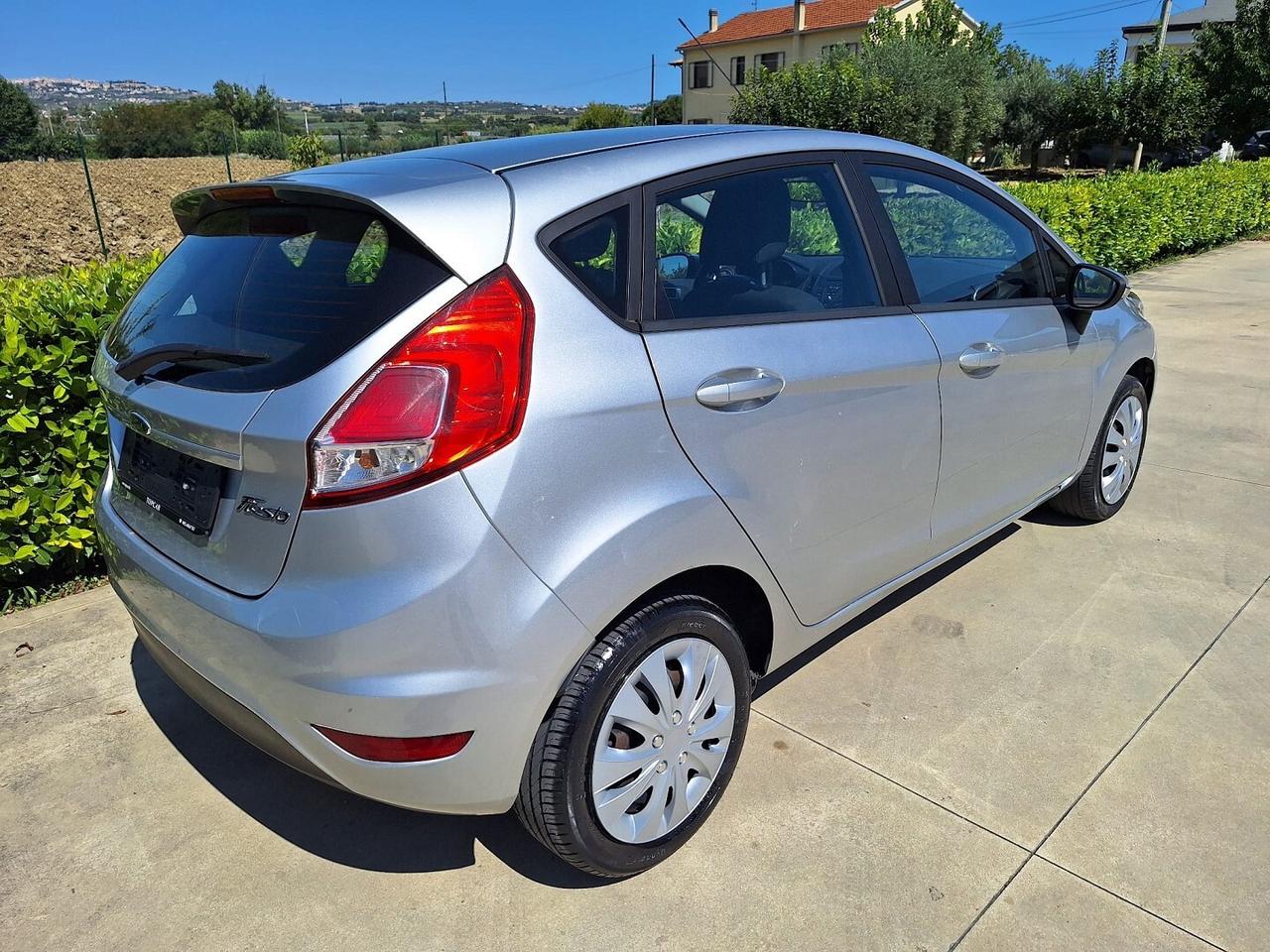 Ford fiesta 1.4 GPL 95cv.Distribuzione Ok