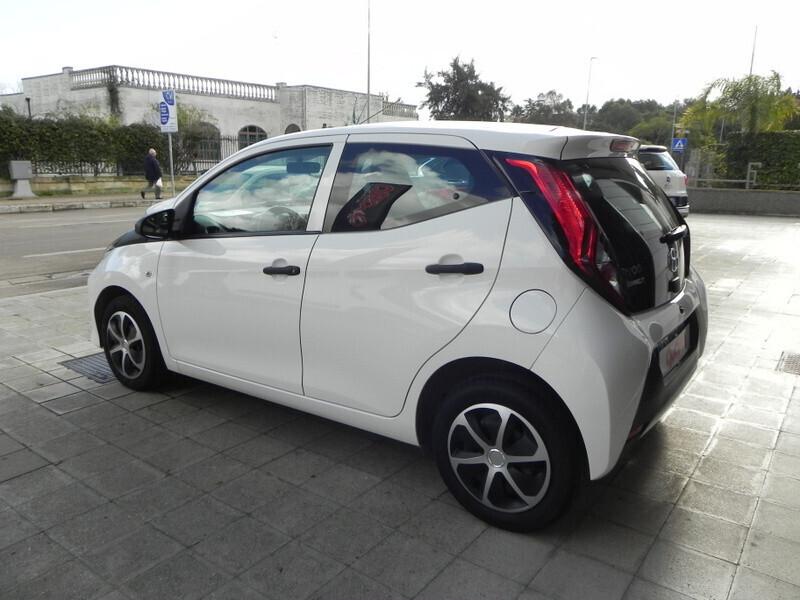 Toyota Aygo Connect 1.0 VVT-i 72CV 5 porte x-business light