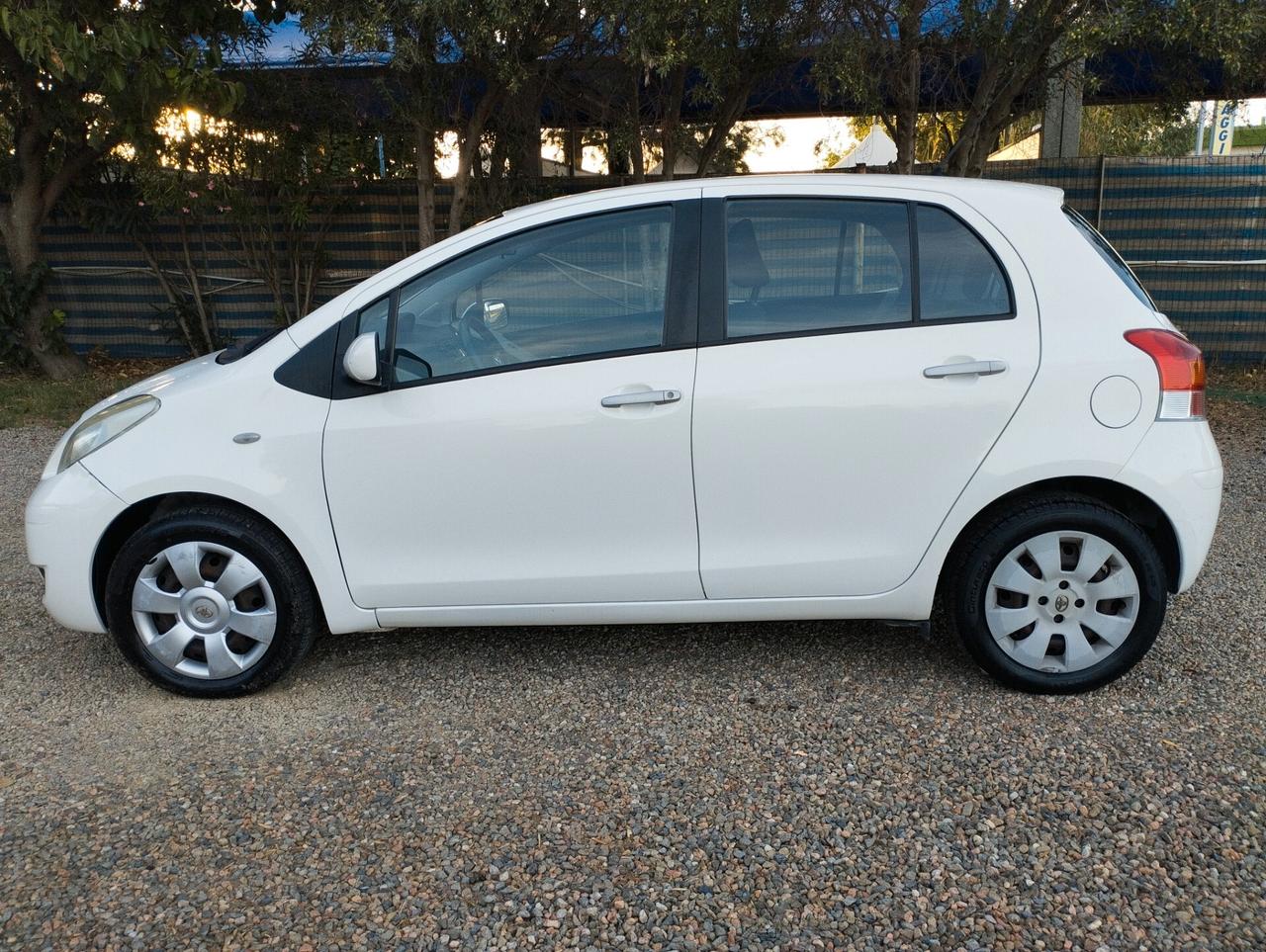 Toyota Yaris 1.0 5 porte Sol