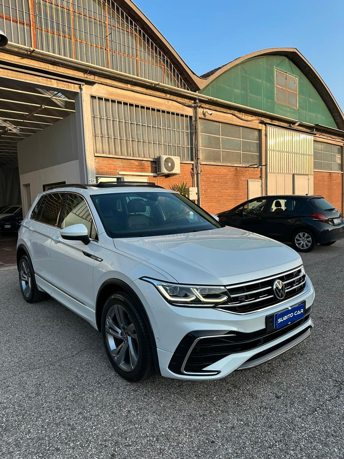 Volkswagen Tiguan 2.0 TDI 150 CV SCR DSG 4MOTION R-Line TETTO PANORAMICO E APRIBILE