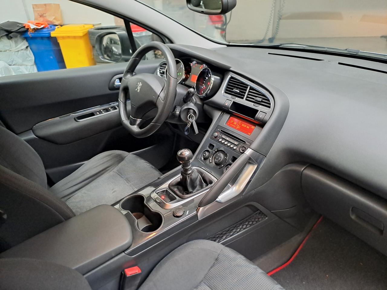 PEUGEOT 3008 1.6 HDI