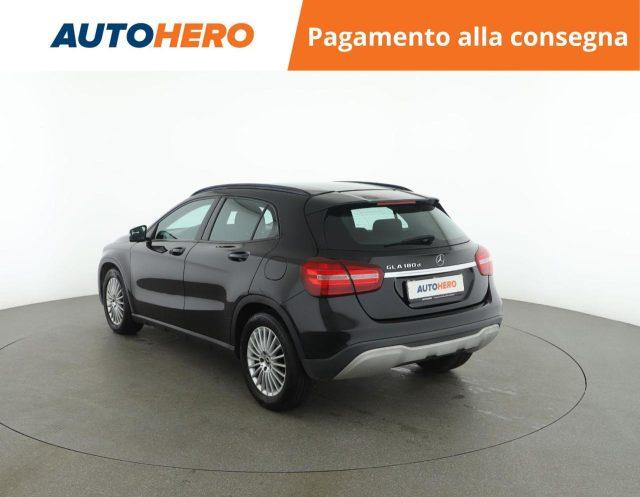 MERCEDES-BENZ GLA 180 d Automatic Business