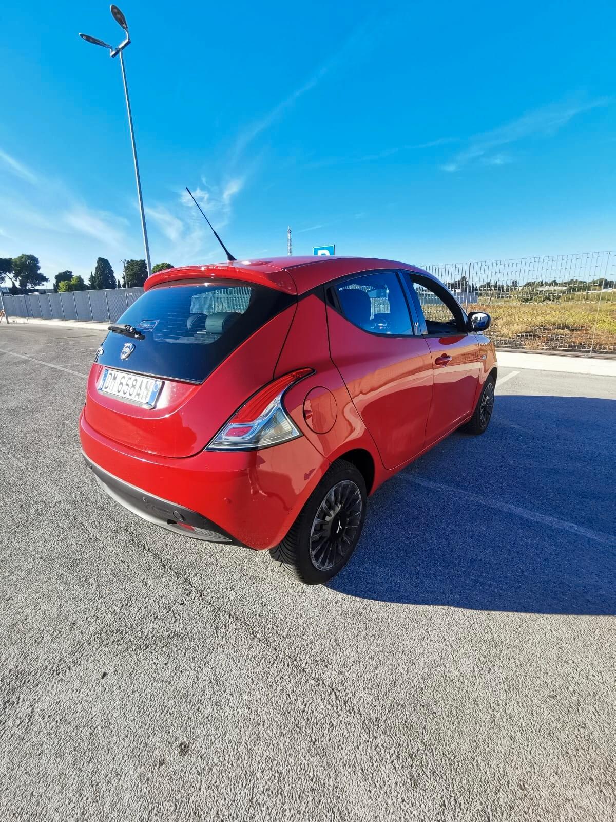Lancia Ypsilon 1.3 MJT 16V 95 CV 5P. S&S Silver