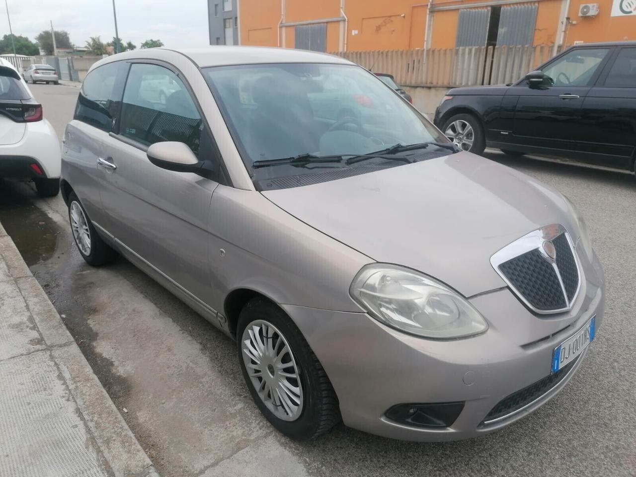 Lancia Ypsilon 1.3 MJT 75 CV Platino