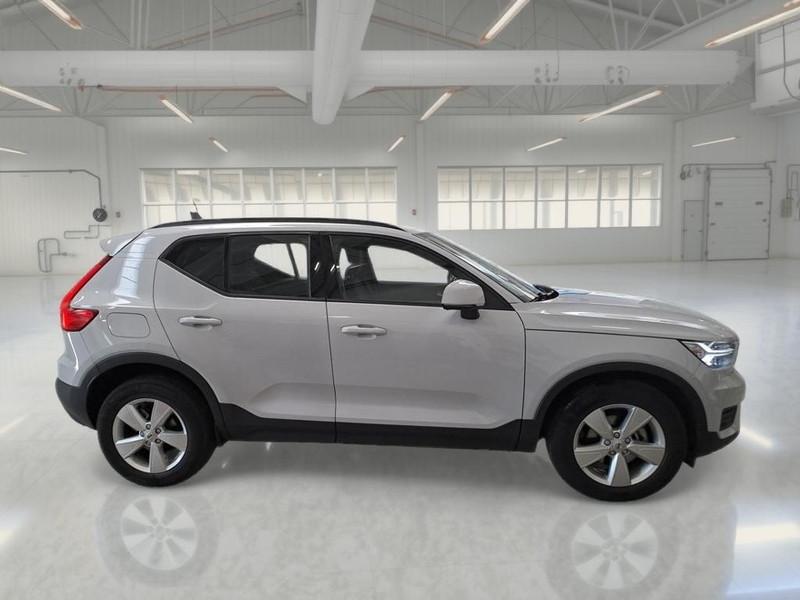 VOLVO XC40 T2 AUTOMATICO MOMENTUM CORE SUV