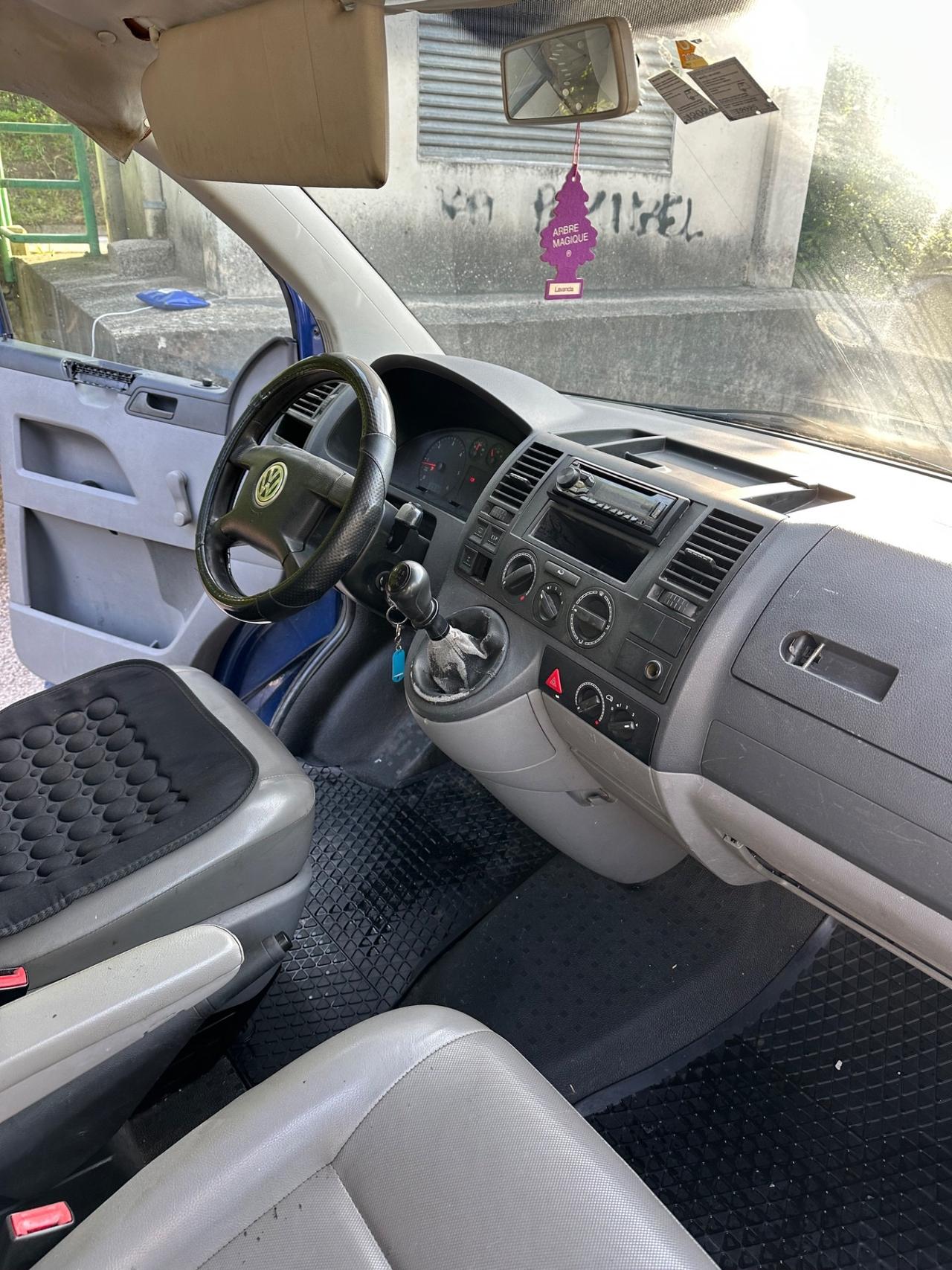 Volkswagen Transporter 4 Motion 9 posti