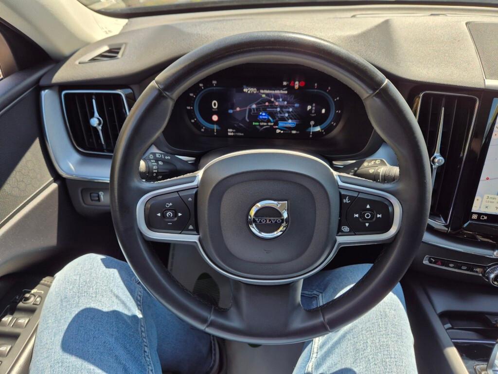 Volvo XC60 B4 (d) AWD automatico Momentum