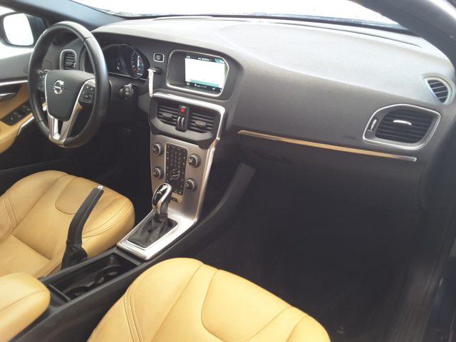 VOLVO V40 D2 Geartronic Inscription *FULL OPTIONAL*