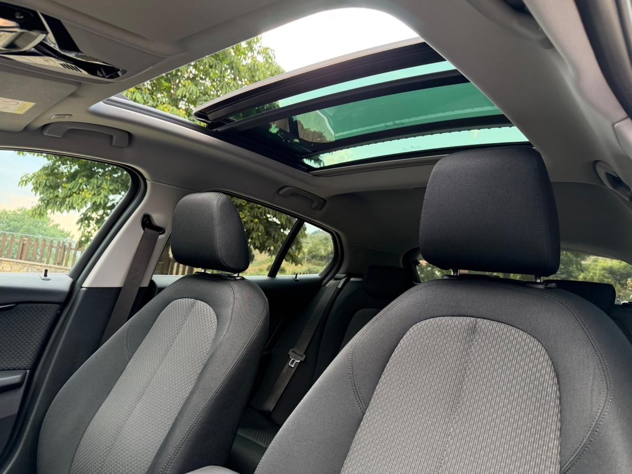 Bmw 116 116d 5p. Business Advantage