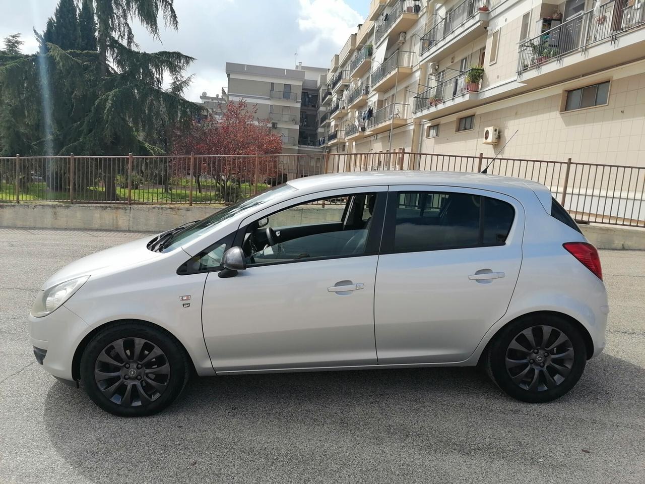 Opel Corsa 1.2 benzina 5 porte COSMO 2011