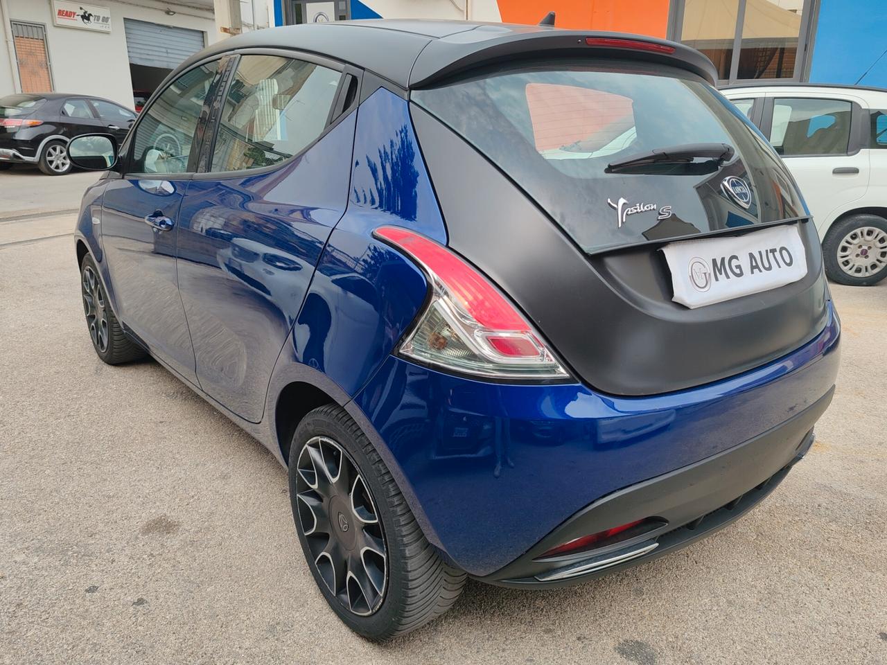 Lancia Ypsilon 1.2 69 CV 5 porte S Momodesign