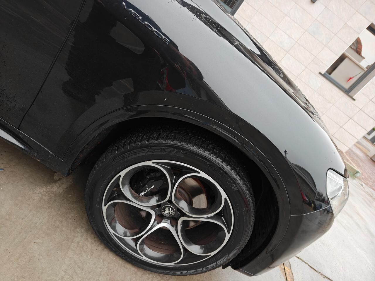 Alfa Romeo Stelvio Q4 Veloce total black