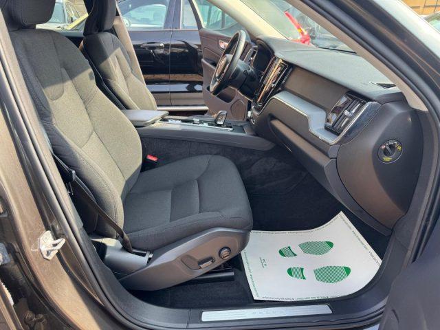 VOLVO XC60 B4 Geartronic Momentum Pro