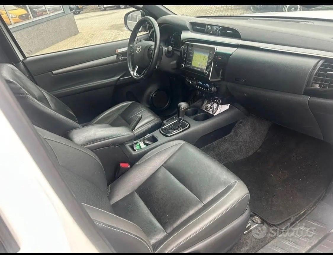 Toyota Hilux 2.8 D-4D A/T 4WD 4 porte Double Cab GR SPORT