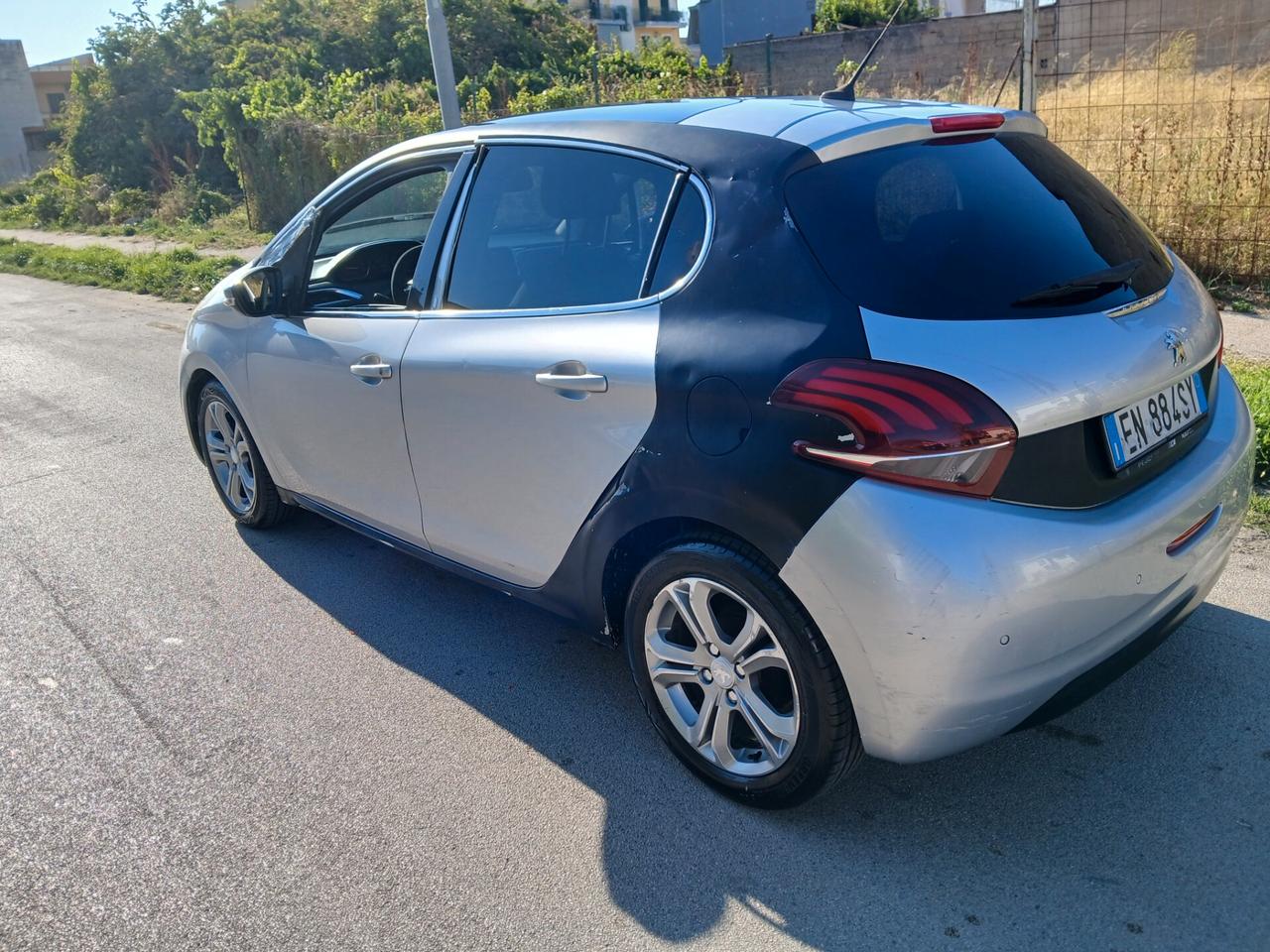 Peugeot 208 1.4 HDi 68 CV 5 porte Allure