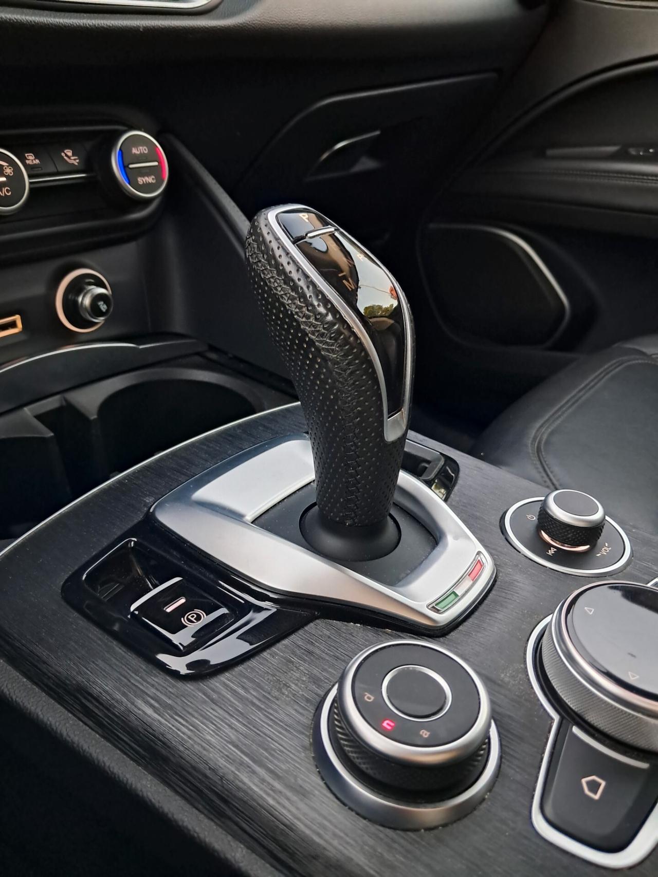 NEW Alfa R. Stelvio 190 CV AT8 Q4 SUPER *LED-PELLE-CERCHI''