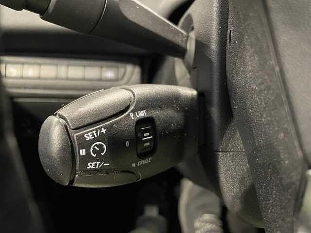 Peugeot 208 1.4HDI 68CV Allure - NEOPATENTATI